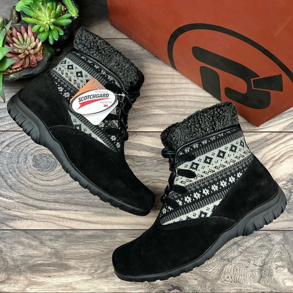 NIB Propet 8 X 2E Extra Wide Delaney Alpine Lace Up Ankle Boot Black Suede